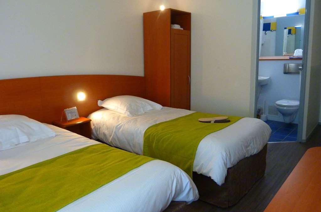 Le Roxane Hotel Saint-Laurent-des-Vignes Room photo